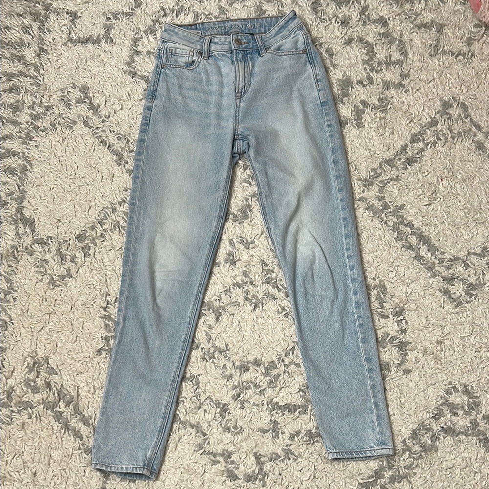 American Eagle, Mom jeans